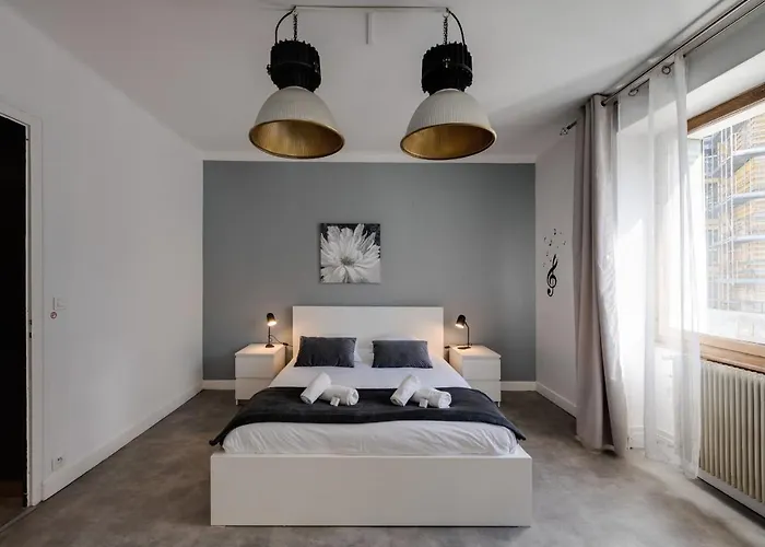 Les Capucins - 3 Bedroom Apartment Near The City